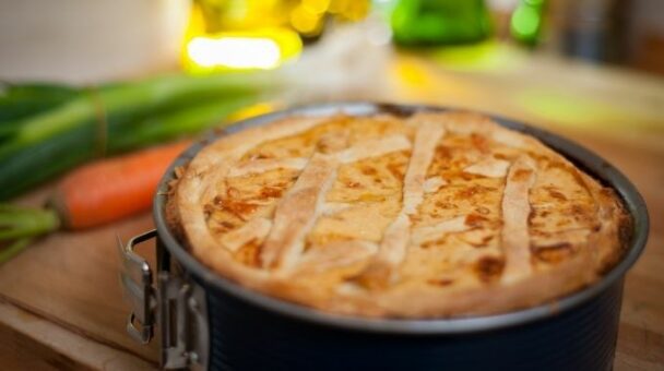 Como Fazer uma Torta de Frango com Requeijão: deliciosa