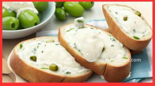 4 Passos para Fazer um Saboroso Pão Fatiado Recheado com Creme de Ricota e Azeitonas Verdes