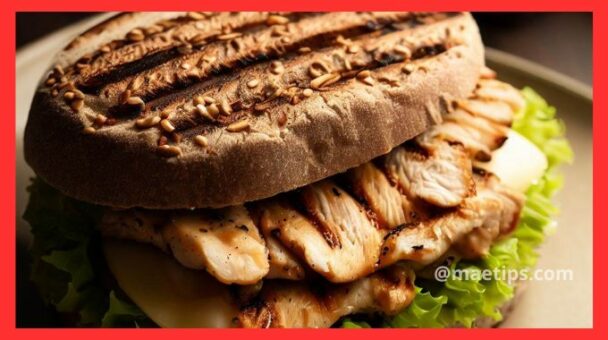 Sanduíche de Peito de Frango Grelhado com Pão Integral