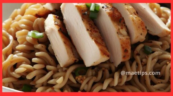 Macarrão Integral com Peito de Frango Grelhado em Cubos